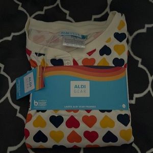Aldi Gear - Womens Pajamas - Size Large with Multicolored Hearts ❤️🧡💛💙
